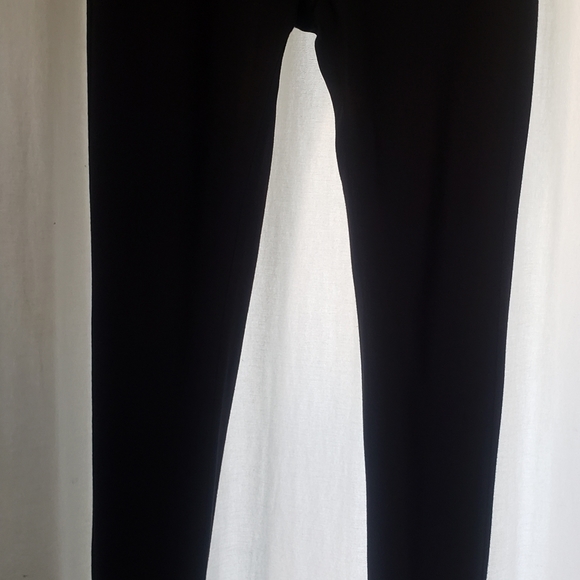 Paige Skinny Jeans. - Picture 2 of 5